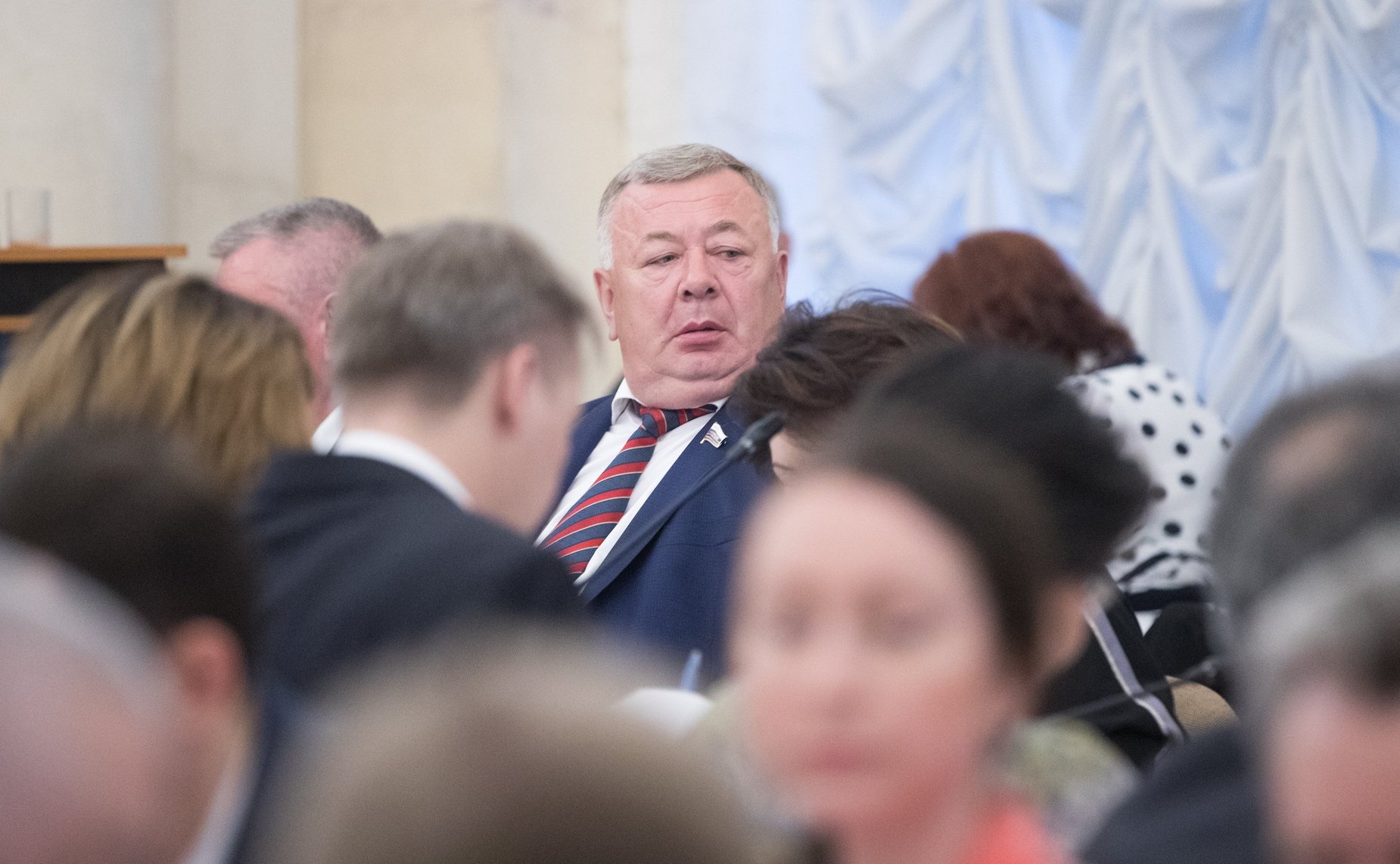 В. Николаев