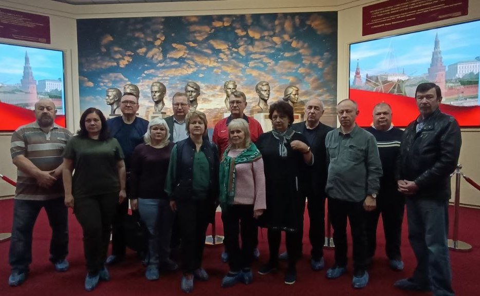 Александр Никитин передал посадочный материал — саженцы рябины и сосны из питомника г. Мичуринска Тамбовской области для закладки аллеи в городе Краснодон Луганской Народной Республики