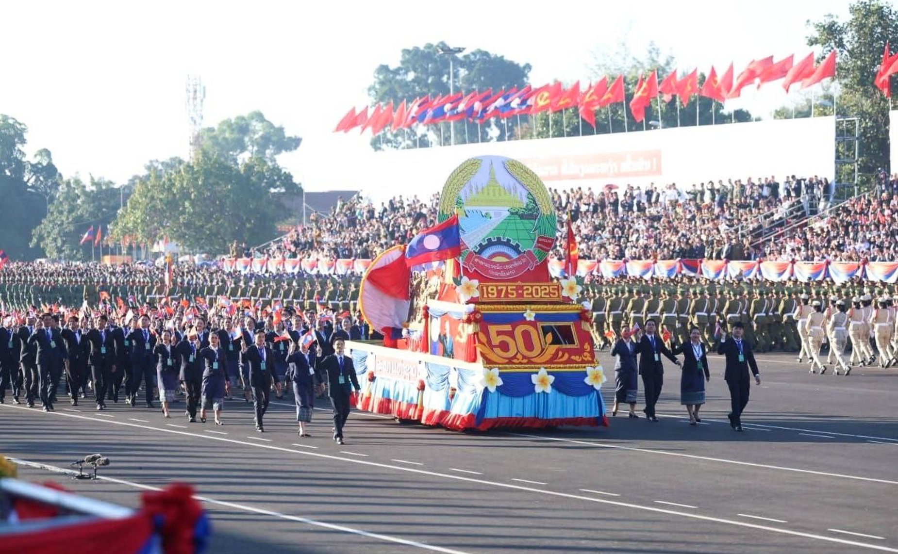 По приглашению руководства страны вице-спикер СФ Николай Журавлёв принял участие в торжественном военном параде на центральной площади Тхатлуанг