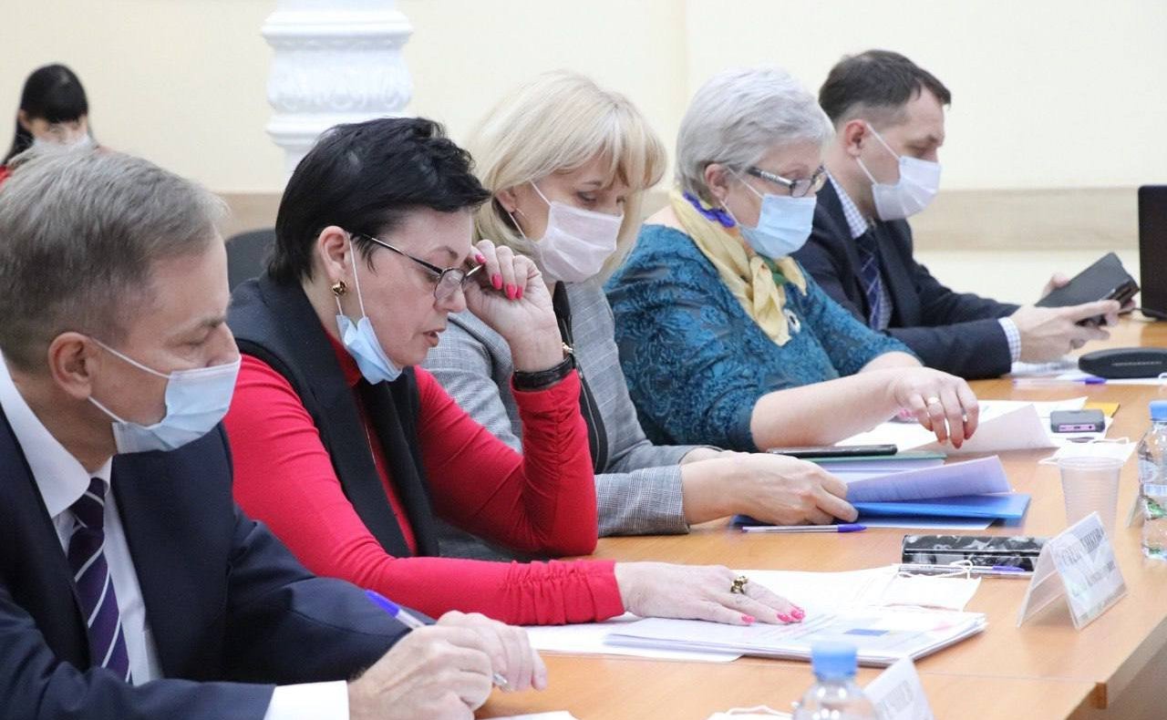 Совещание по обсуждению возможности открытия государственных аптек в Саратовской области