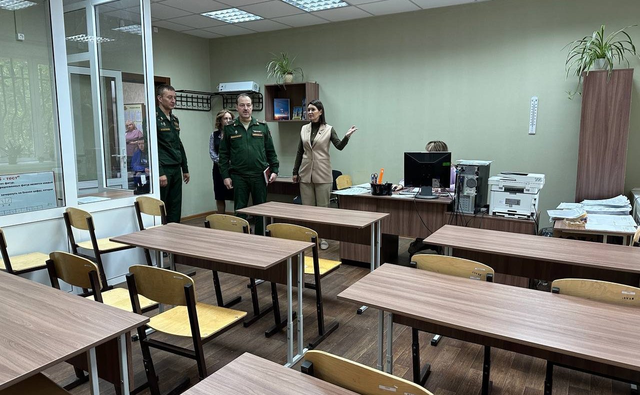 Маргарита Павлова осмотрела новое здание военного комиссариата, а также пообщалась с сотрудниками этого учреждения, а также с призывниками и с участниками СВО