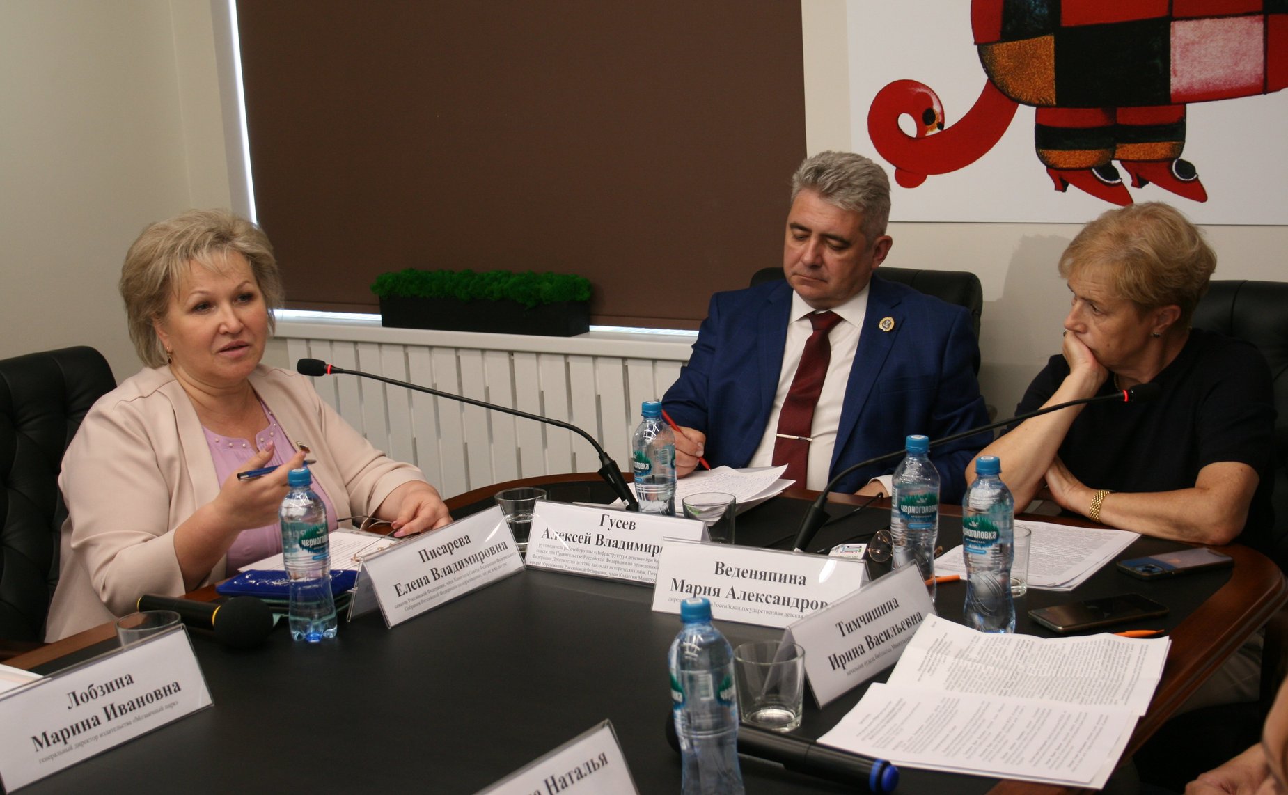 Елена Писарева приняла участие в работе круглого стола на тему «Детская литература как важнейший элемент инфраструктуры современного детства»