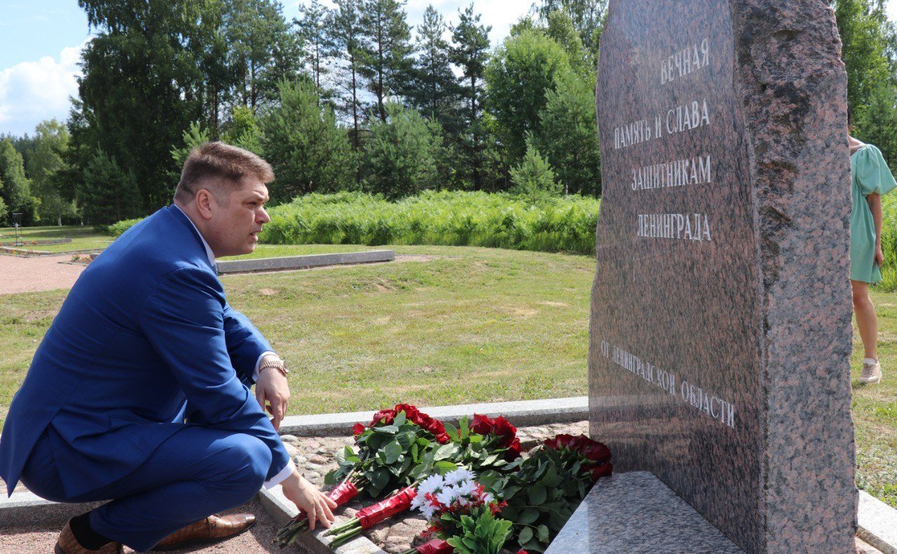 На Интернациональной Аллее Памяти мемориала «Невский пятачок» в Кировском районе Ленинградской области состоялась церемония открытия стелы, посвященной погибшим при прорыве блокады Ленинграда воинам из Забайкалья