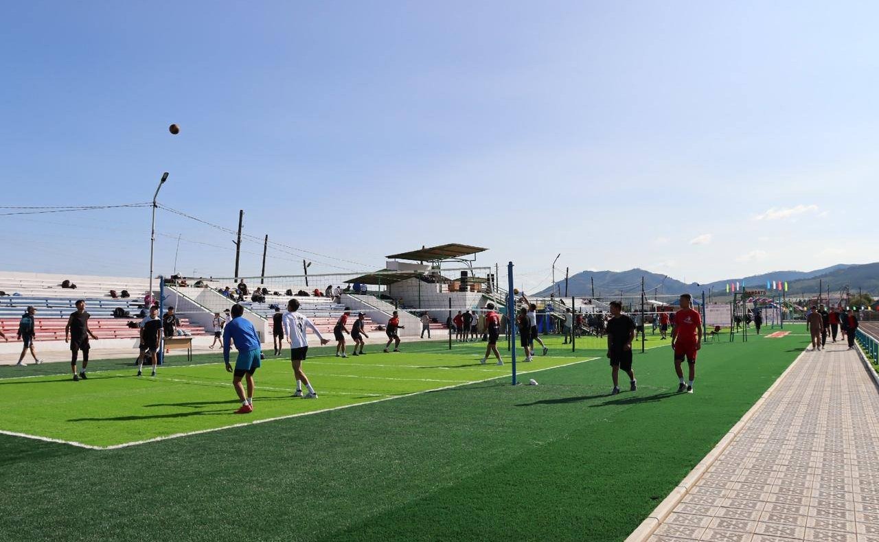 Баир Жамсуев принял участие в открытии стадиона после капитального ремонта в селе Дульдурга Забайкальского края