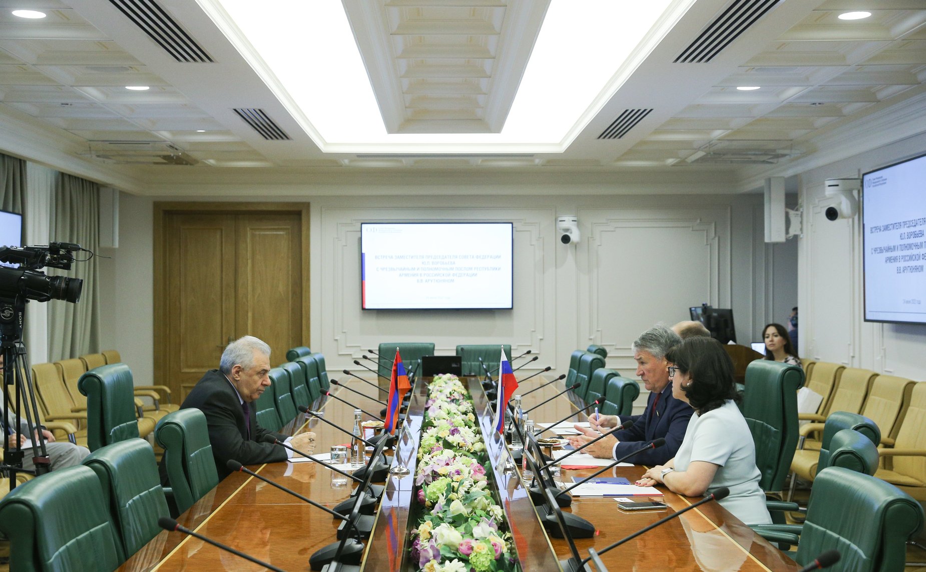 Юрий Воробьев провел встречу с Чрезвычайным и Полномочным Послом Республики Армения в РФ Вагаршаком Арутюняном