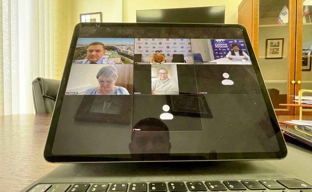 Сергей Перминов выслушал вопросы родителей дошкольников Ленинградской области