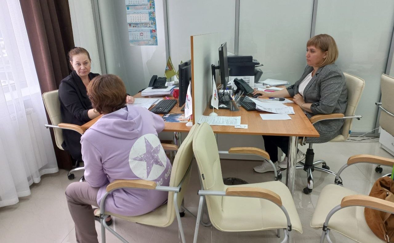 Валерий Радаев посетил филиал фонда «Защитники Отечества» в Саратове