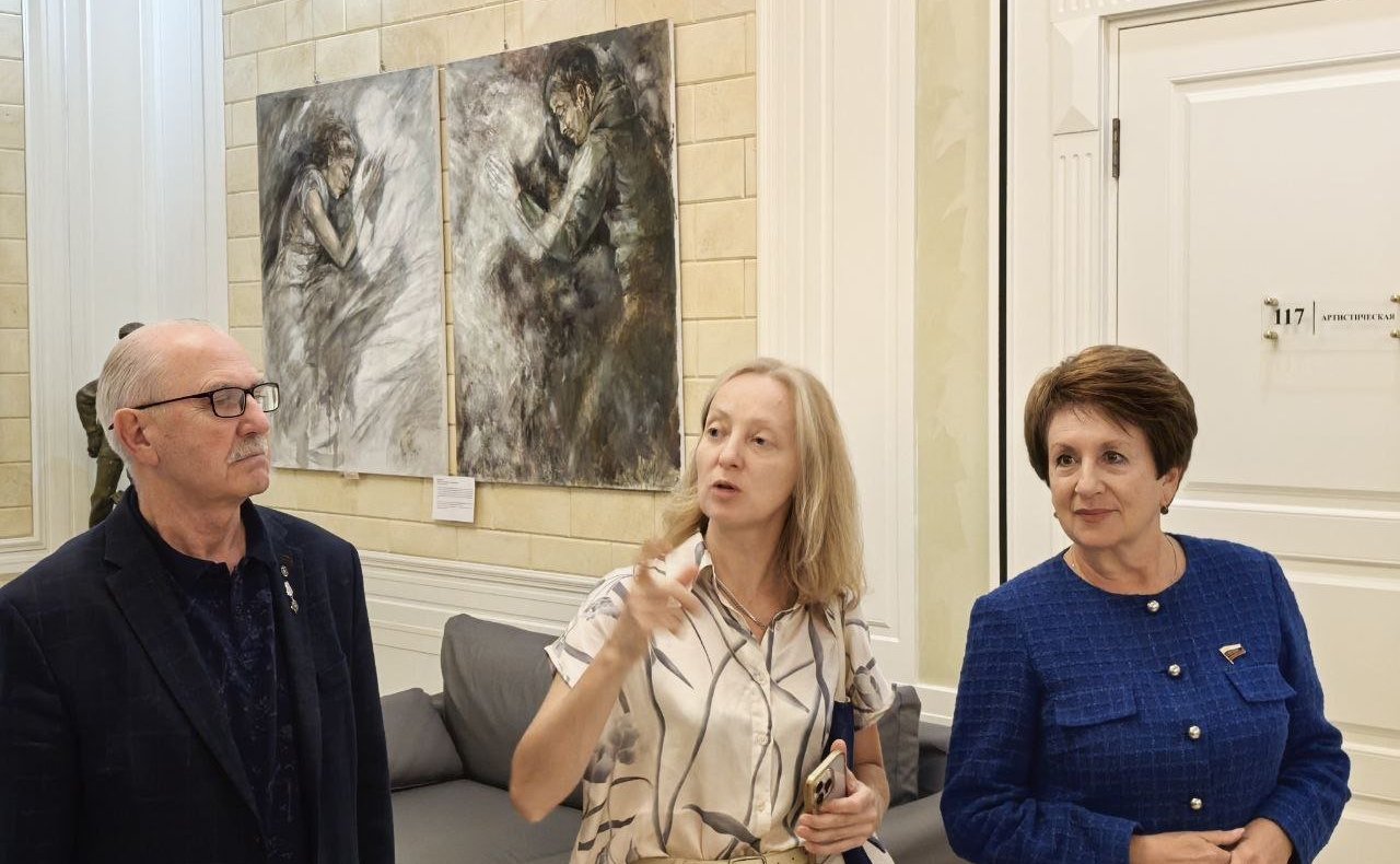 Екатерина Алтабаева приняла участие в открытии выставки «Ради жизни на земле» в Севастопольской школе искусств