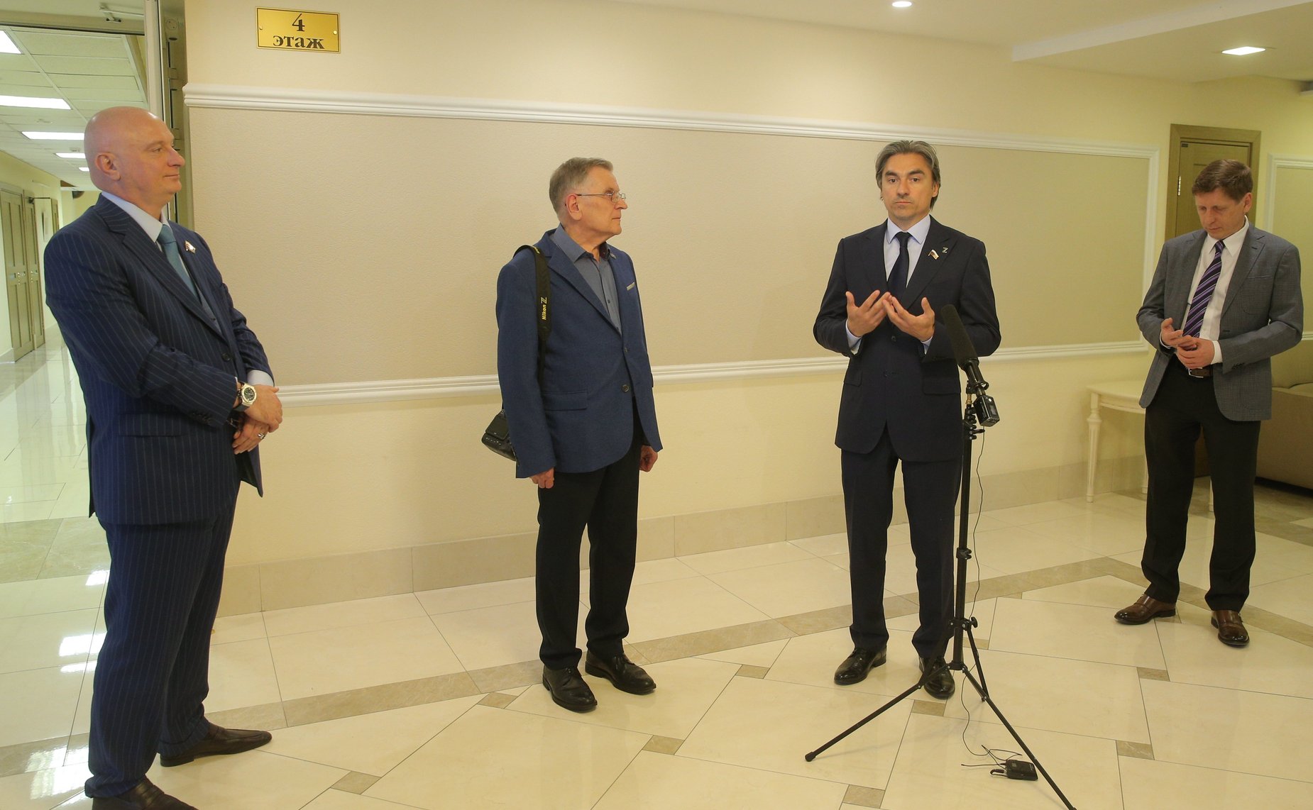 Открытие в СФ фотовыставки фотографа Ю. Инякина «Не очень официальные лица»