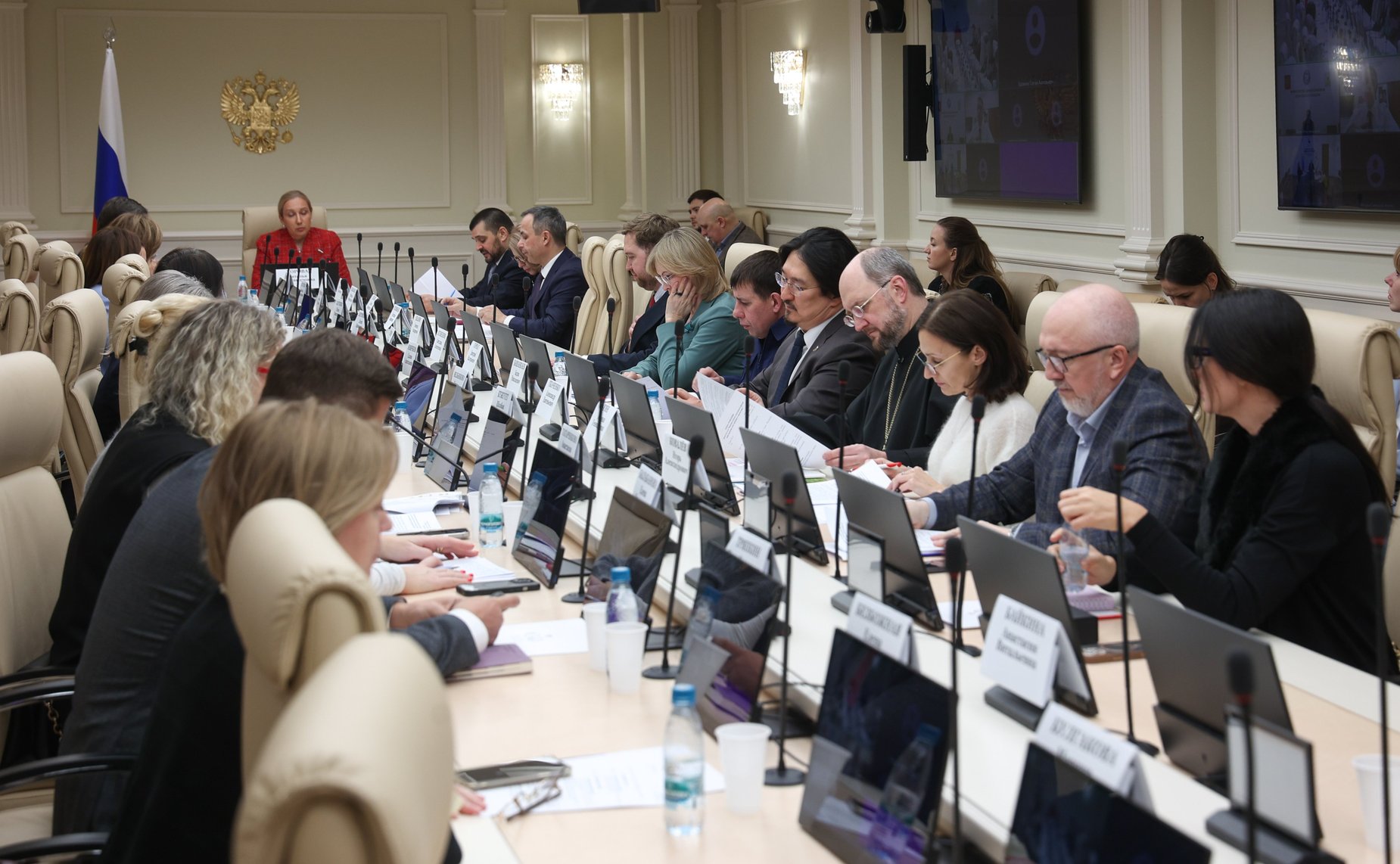 Круглый стол на тему «Финансовые аспекты деятельности фондов помощи тяжелобольным детям: проблемы и перспективы»