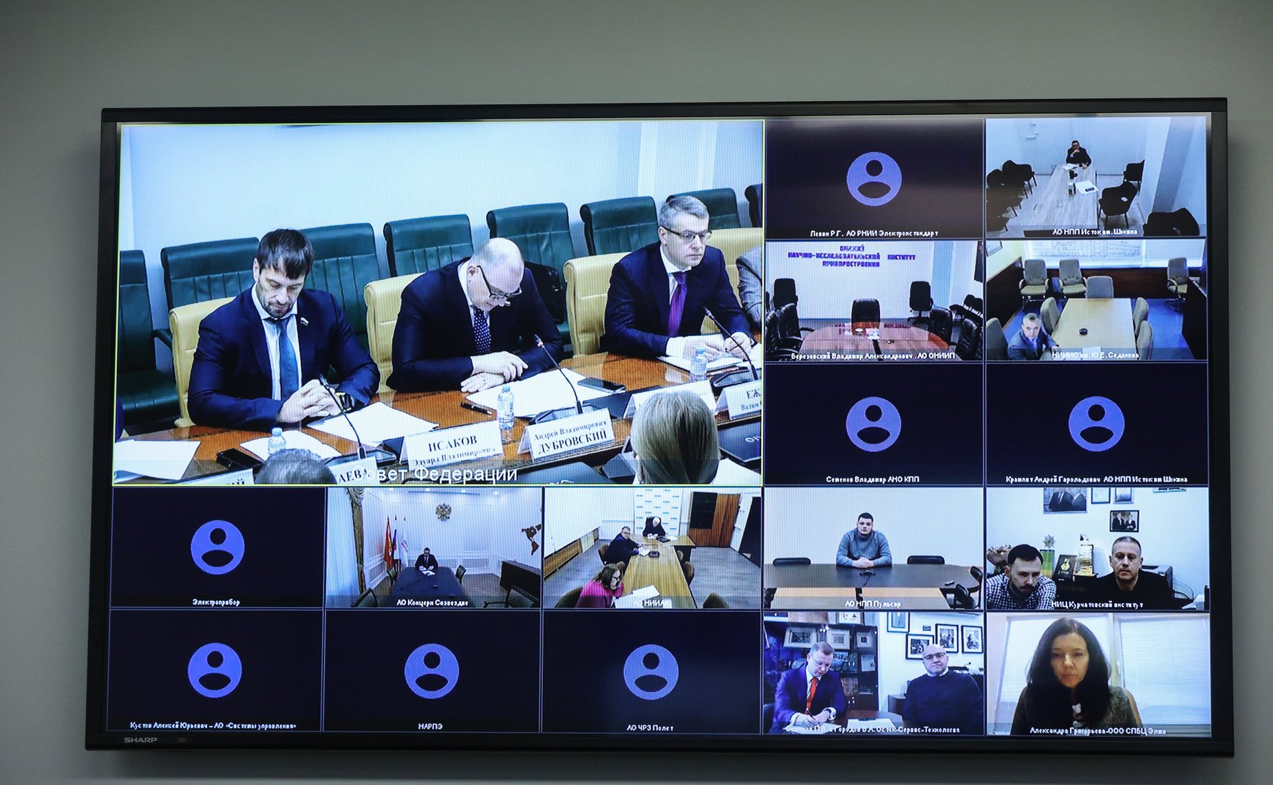 Круглый стол Комитета СФ по экономической политике «О механизмах поддержки российских компаний, работающих в отрасли информационных технологий и электронной промышленности, отечественных разработчиков и производителей программно-аппаратных комплексов»