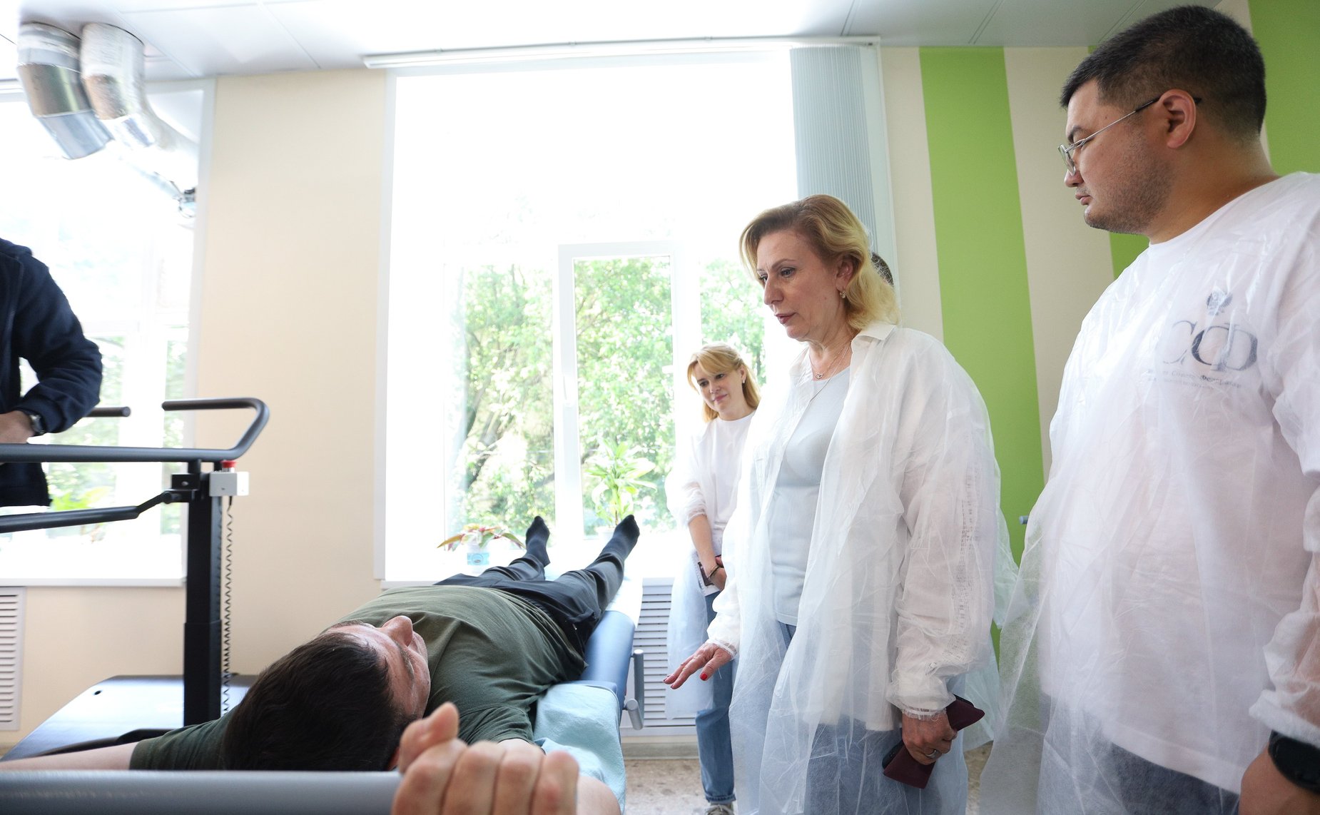 Сенаторы совместно с губернатором Костромской области Сергеем Ситниковым посетили Костромской областной госпиталь для ветеранов войн