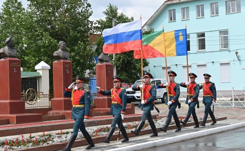 Баир Жамсуев принял участие в торжественном открытии бюста старшему лейтенанту, офицеру спецназа ГРУ, уроженцу села Цаган-Челутай Могойтуйского района Эдуарду Норполову