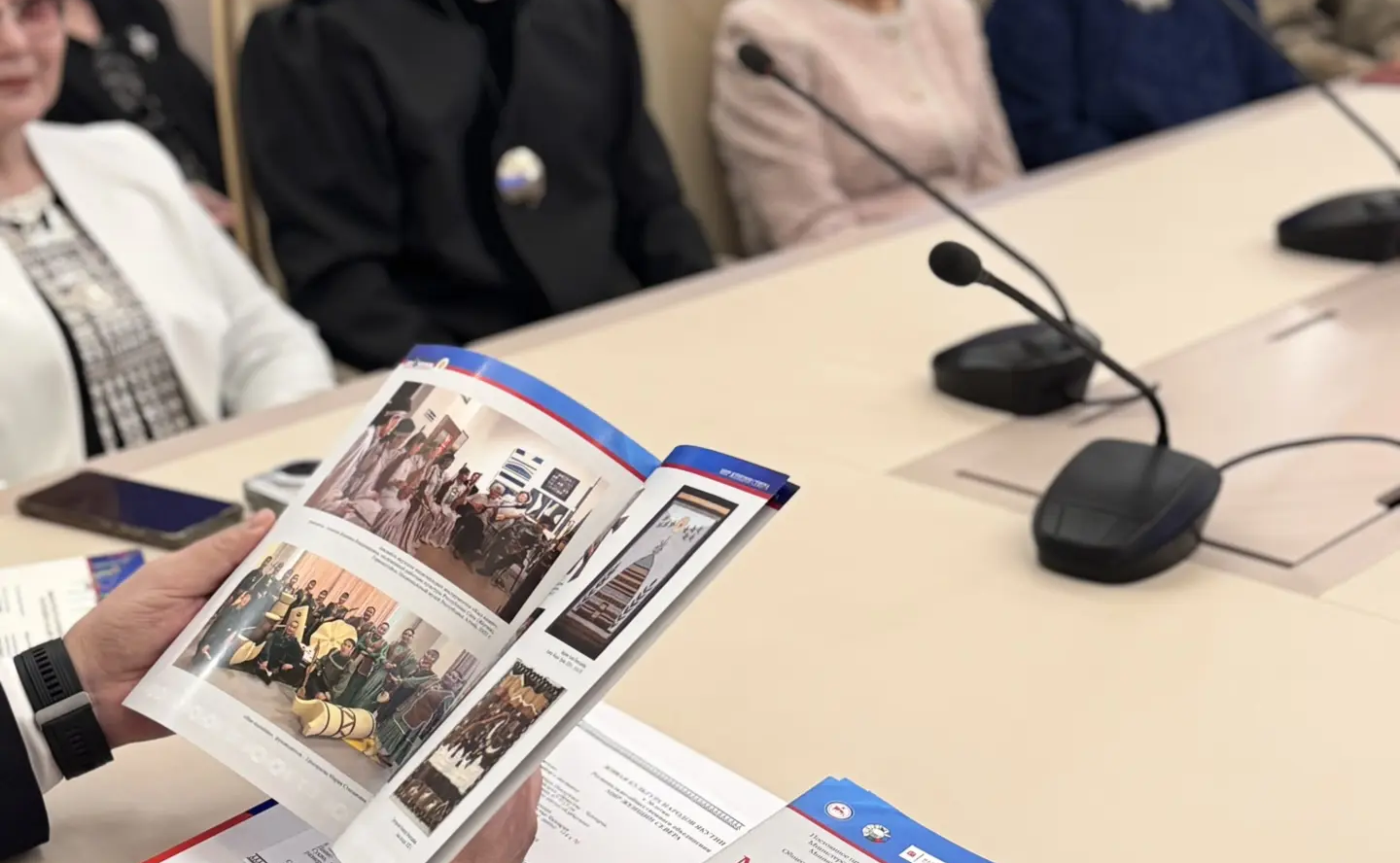 Сахамин Афанасьев встретился с представителями объединения «Мир женщин Севера»