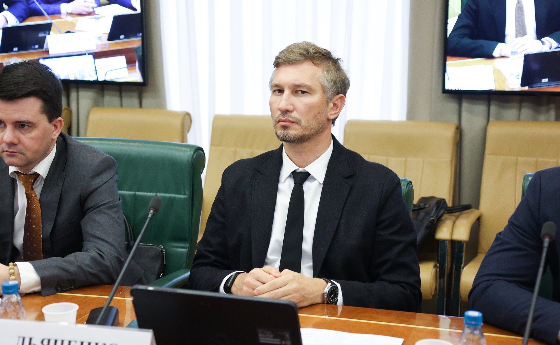 Круглый стол на тему «Обеспечение технологического лидерства в нефтегазовом секторе: цифровая трансформация, обеспечение кадрами, локализация оборудования»