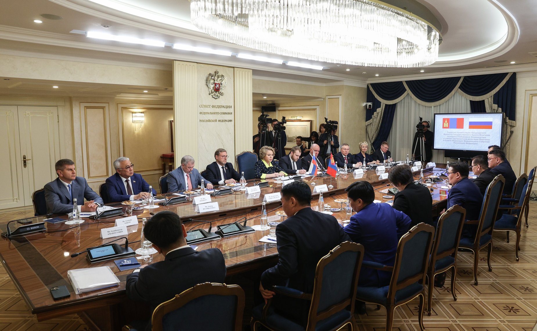 Валентина Матвиенко провела встречу с Председателем Великого Государственного Хурала Монголии Гомбожавыном Занданшатаром