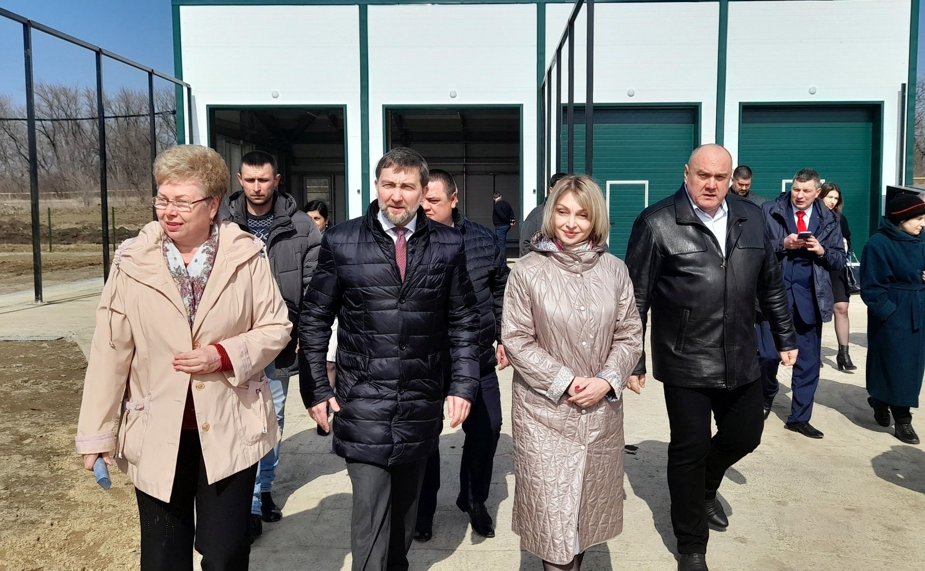 Ольга Бас посетила станцию скорой помощи, возводимую в Ровеньках ЛНР