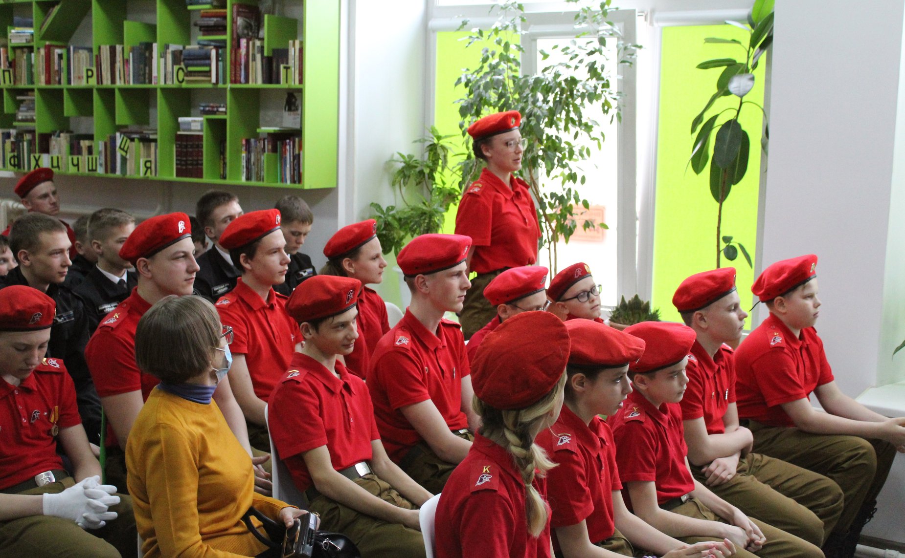 Олег Цепкин провел встречу с членами детско-юношеского общественного движения «ЮНАРМИЯ» и участниками поисково-спасательного отряда в центральной библиотеке имени Кердана