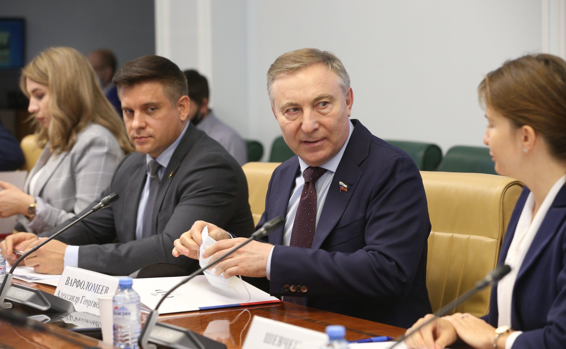 Заседание «круглого стола» с участием членов Палаты молодых законодателей