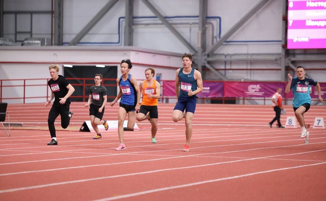 Андрей Хапочкин принял участие в церемонии открытия Всероссийских соревнований по лёгкой атлетике среди юношей и девушек — первом спортивном событии в новом легкоатлетическом манеже