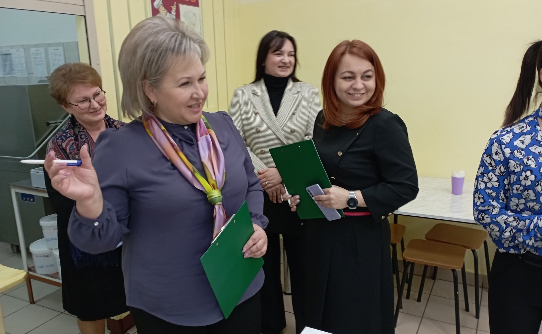 Елена Писарева в ходе рабочей поездки в регион провела мониторинг качества питания в школах