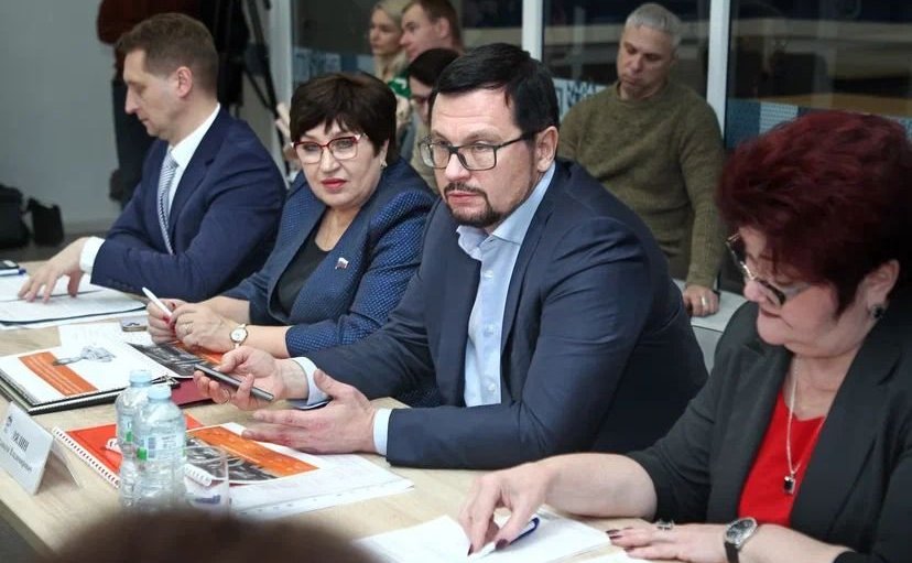 Вопросы профессионального ориентирования и социальной адаптации воспитанников детских домов и интернатов Владимирской области обсудили в формате «круглого стола»