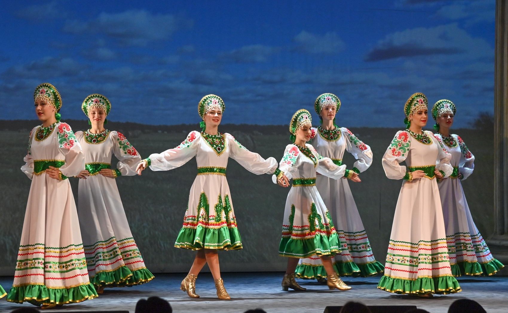 Анатолий Артамонов поздравил калужских аграриев с профессиональным праздником