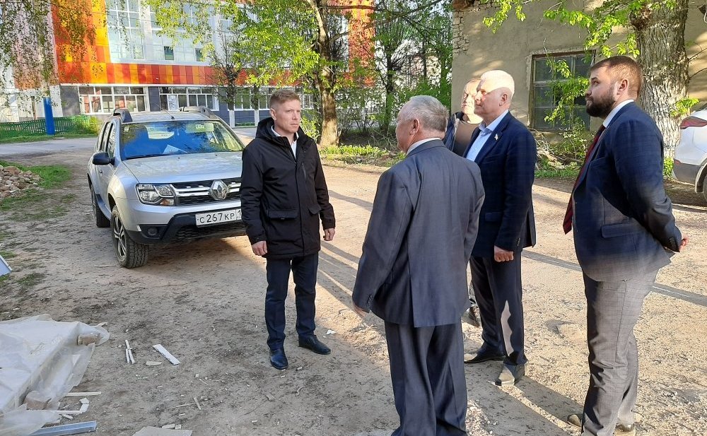 Сергей Мартынов во время работы в регионе ознакомился с ходом модернизации школы-интерната, расположенной в поселке Новый Торъял