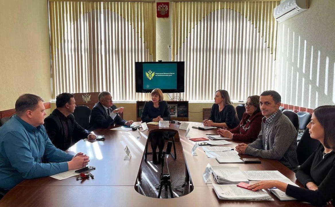 Сергей Михайлов в рамках парламентского контроля провел совещание по вопросам оказания нотариальных услуг в регионе