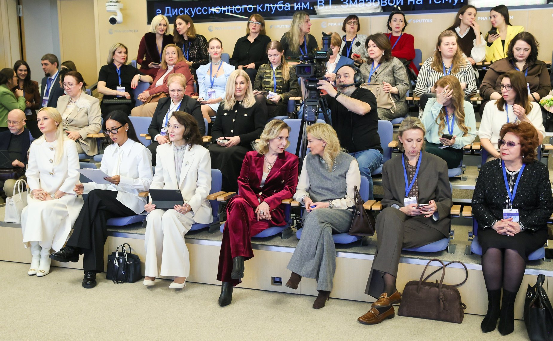 Заместитель Председателя Совета Федерации Инна Святенко приняла участие в XI заседании Дискуссионного клуба им. В.Г. Змазовой: «Красота в женских руках!»