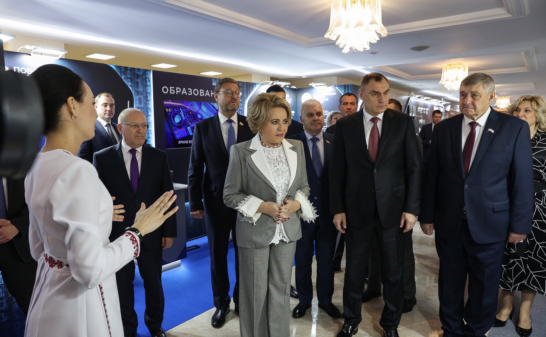 Валентина Матвиенко и Юрий Зайцев осмотрели выставку, посвященную культуре, истории и перспективным направлениям развития Республики Марий Эл