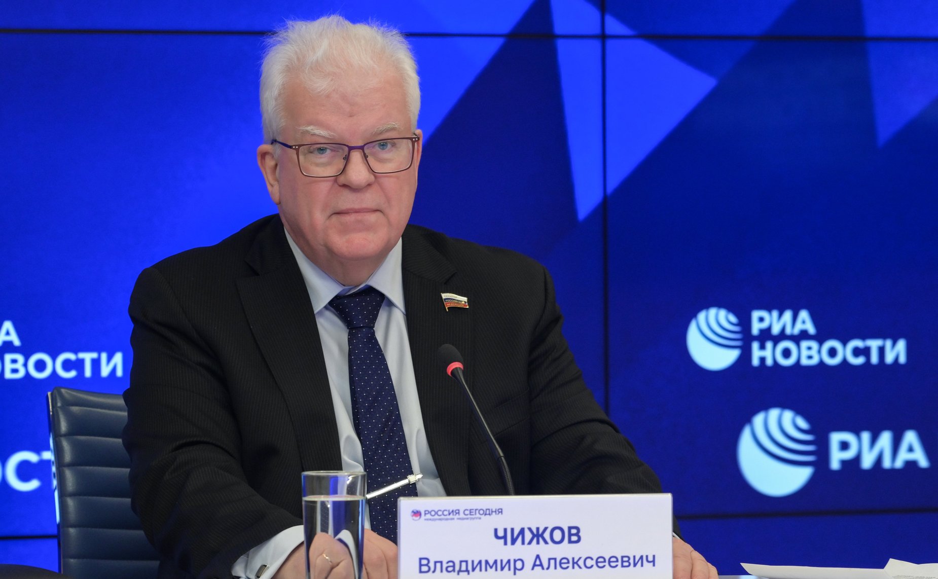 В пресс-центре МИА «Россия сегодня» состоялась пресс-конференция первого заместителя председателя Комитета СФ по обороне и безопасности Владимира Чижова, посвященная предстоящему саммиту Европейского Союза