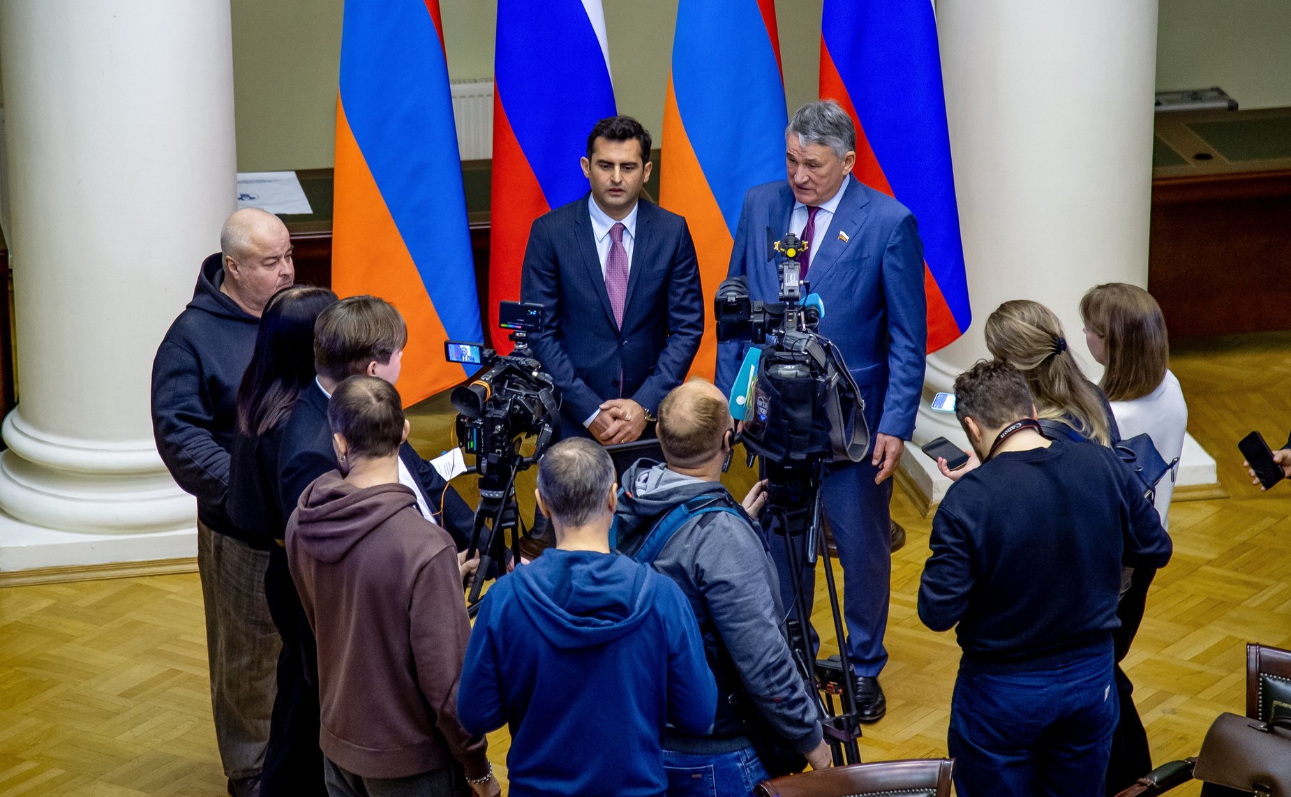 Пресс-подход заместителя Председателя Совета Федерации Юриия Воробьева и заместителя Председателя Национального Собрания Республики Армения Акоба Аршакяна