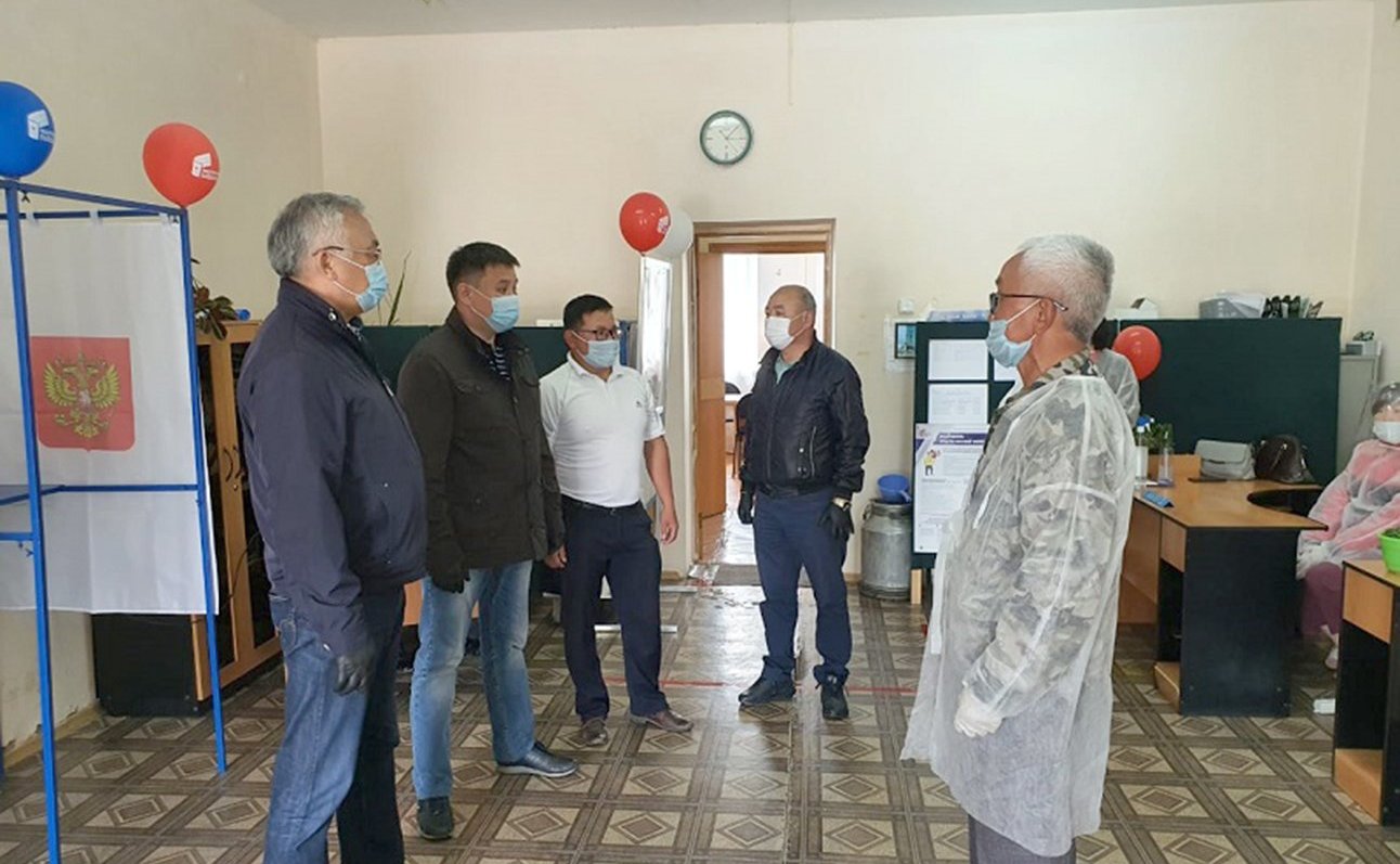 Баир Жамсуев ознакомился с ходом ремонтных и строительных работ в Агинском Бурятском округе Забайкальского края