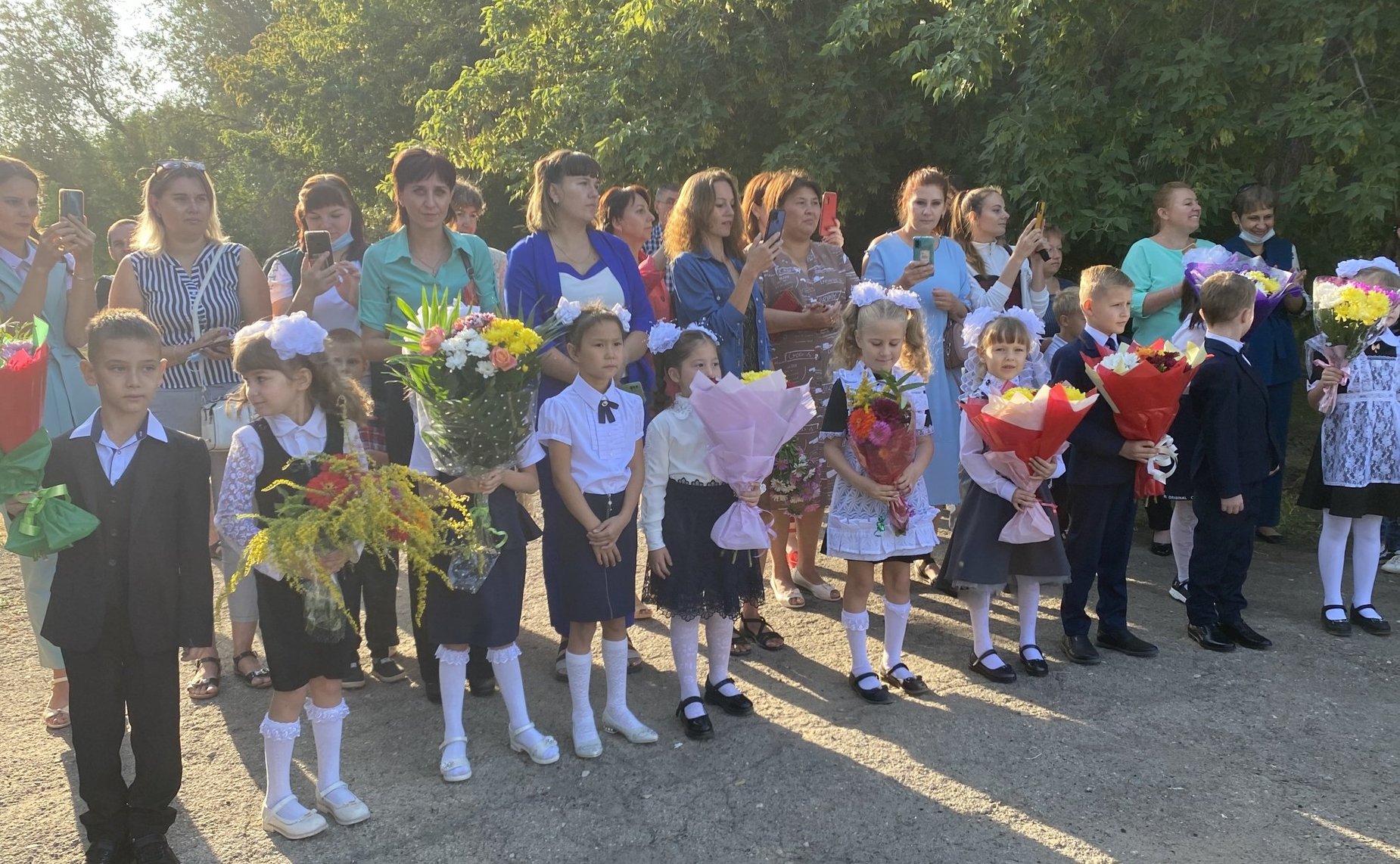 Олег Алексеев посетил ряд образовательных учреждений региона и поздравил учеников и педагогов с Днем знаний