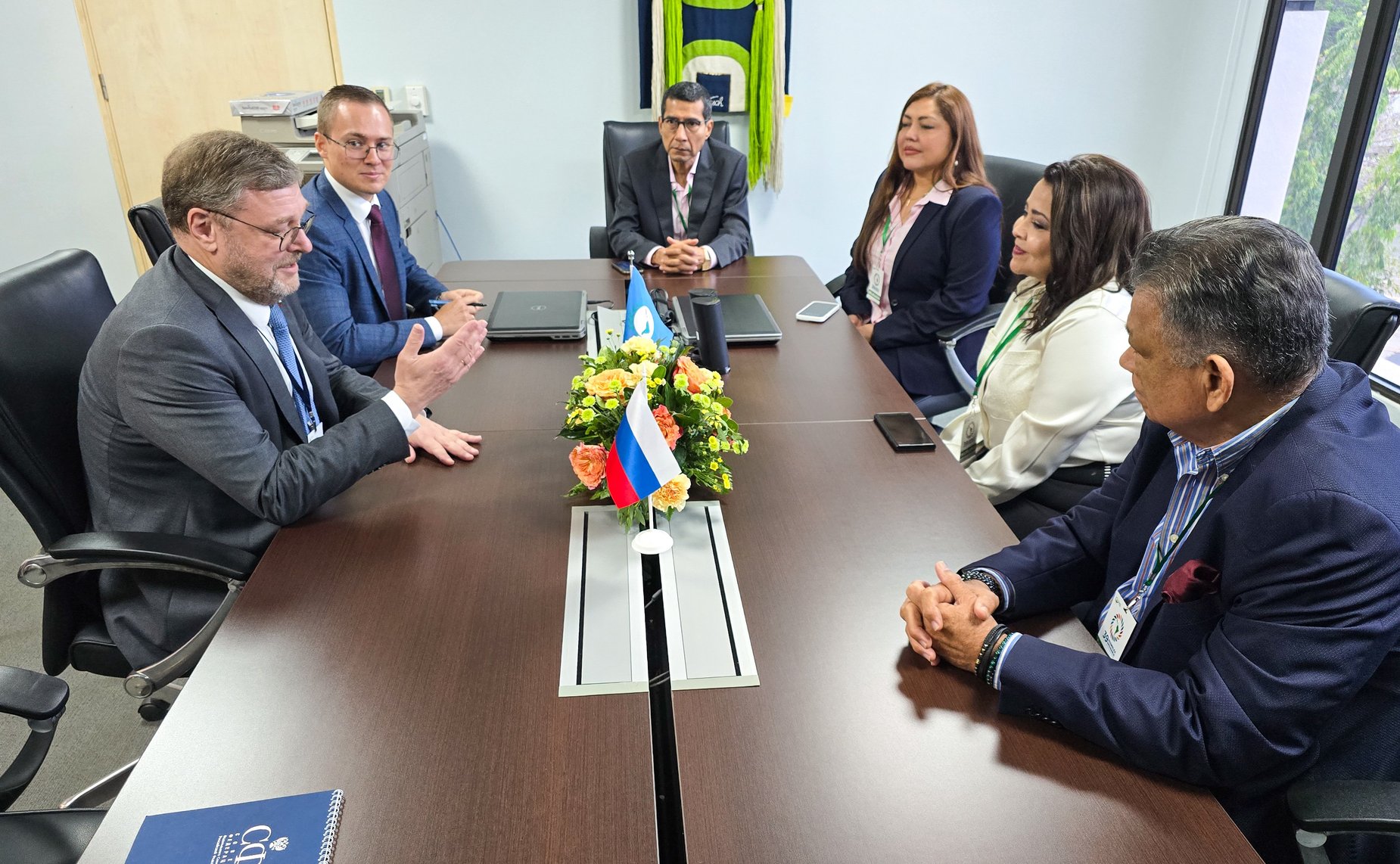 Заместитель Председателя Совета Федерации Константин Косачев и первый заместитель Председателя Национальной ассамблеи Республик Никарагуа Арлинг Патрисия Алонсо Гомес провели встречу «на полях» Ассамблеи