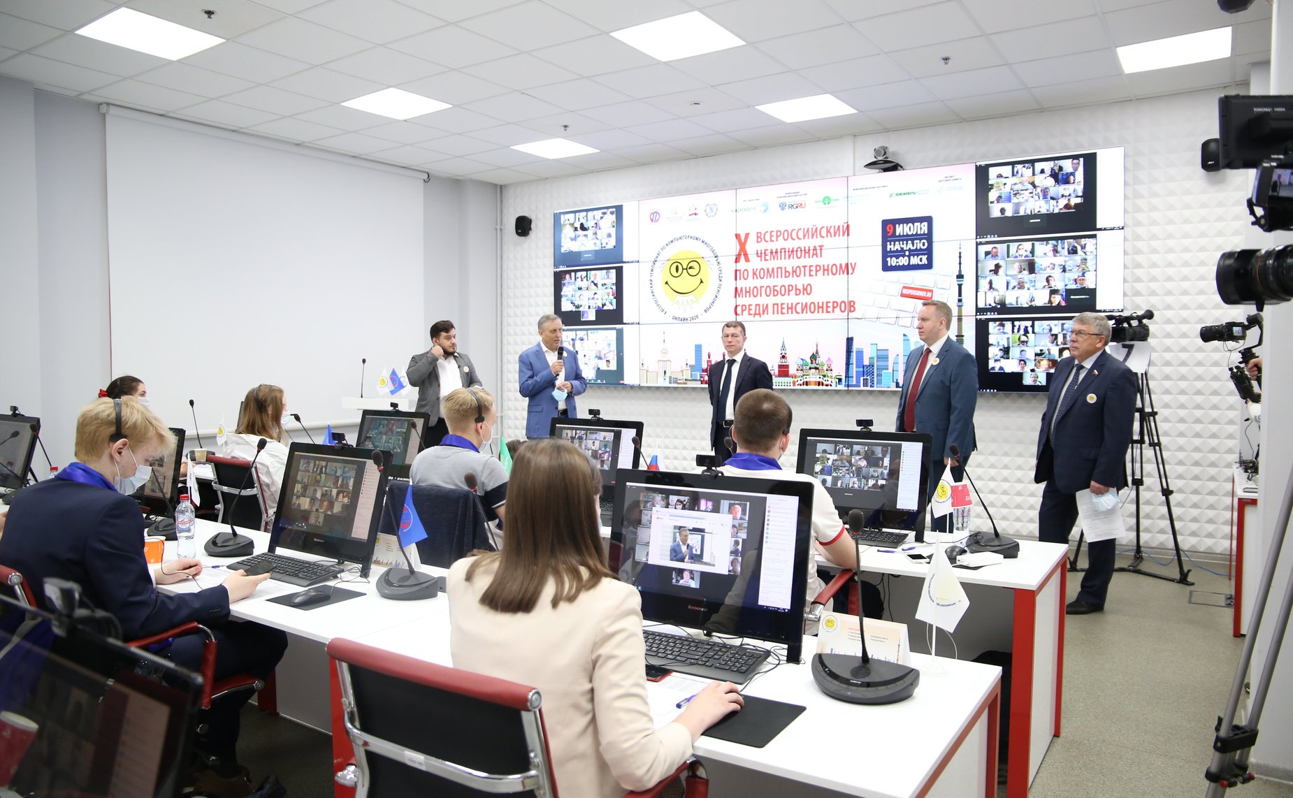 Валерий Рязанский принял участие в открытии финального этапа юбилейного X Всероссийского чемпионата по компьютерному многоборью среди пенсионеров