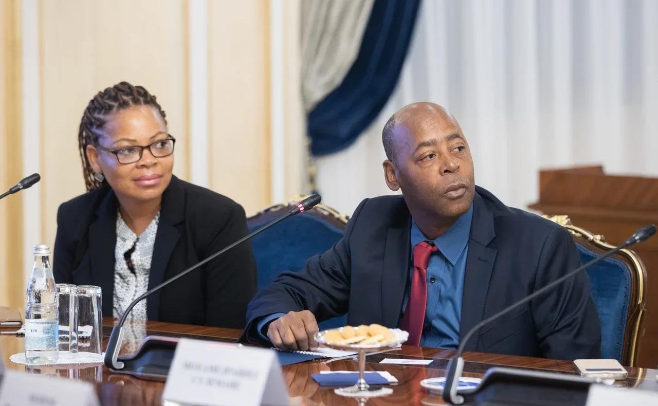 Встреча С. Мартынова с первым заместителем Председателя Ассамблеи Республики Мозамбик, Руководителем Административного совета Ассамблеи Антониу Жозе Амелией