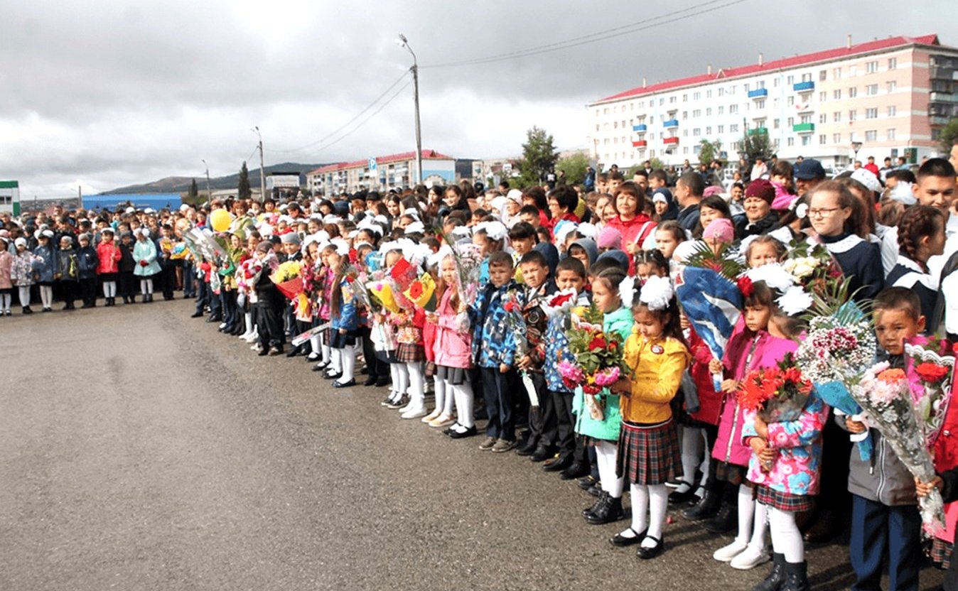 Торжественная линейка, посвященная Дню знаний и открытию школы с детским садом в г. Баймаке