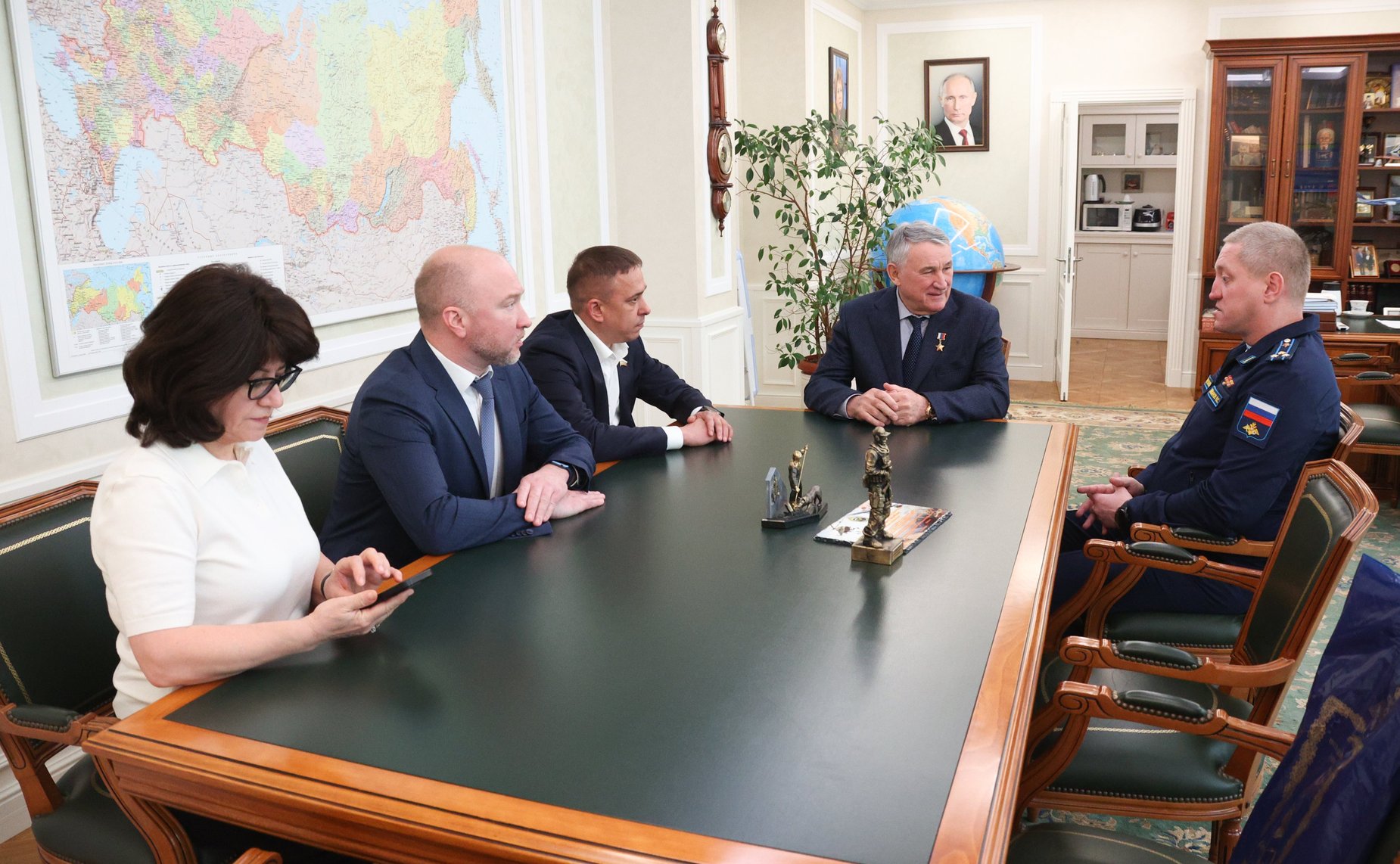 Встреча Юрия Воробьева с ветераном СВО