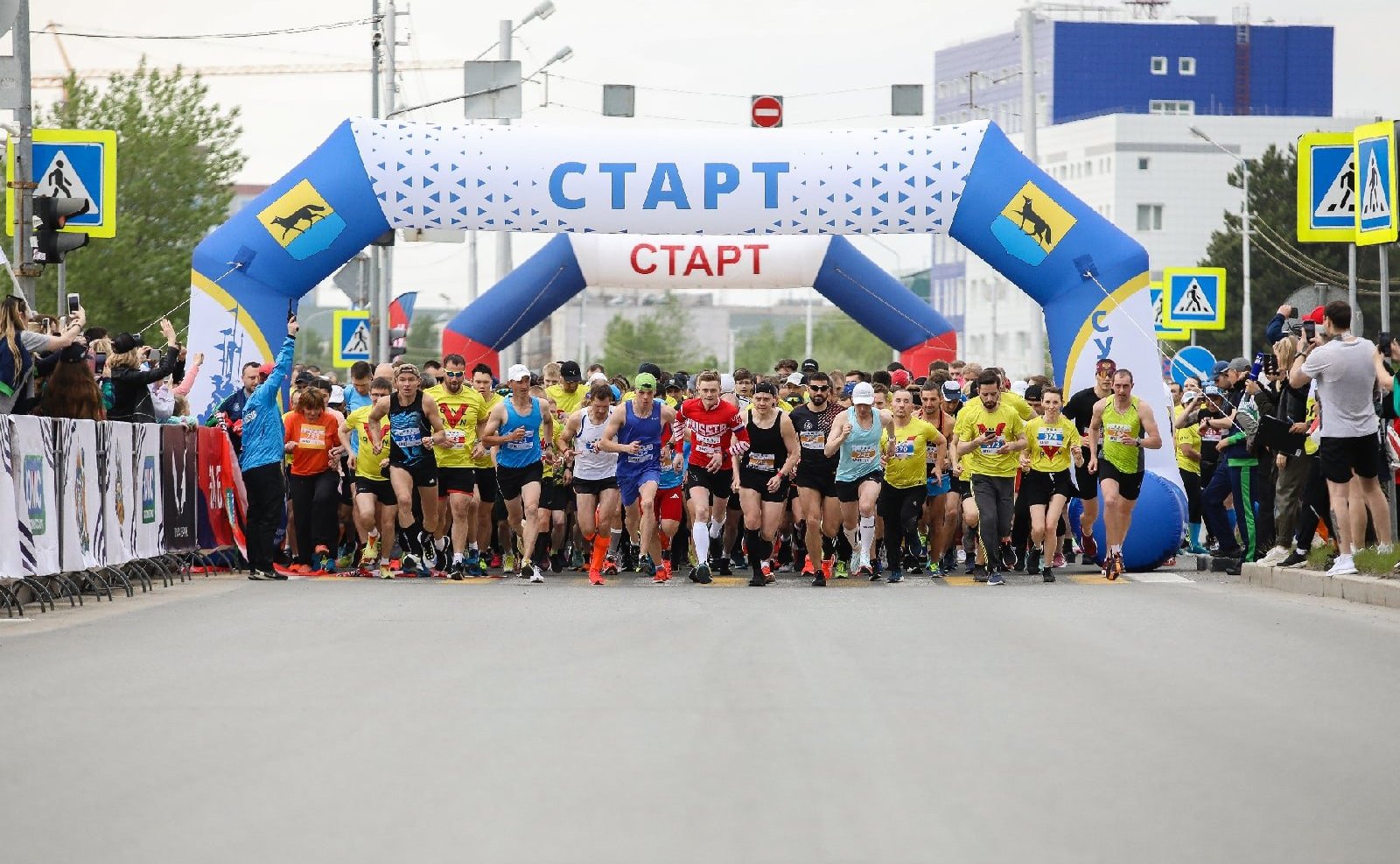 Эдуард Исаков в рамках рабочей поездки в регион стал участником всероссийского полумарафона «Забег.рф» в городе Сургуте