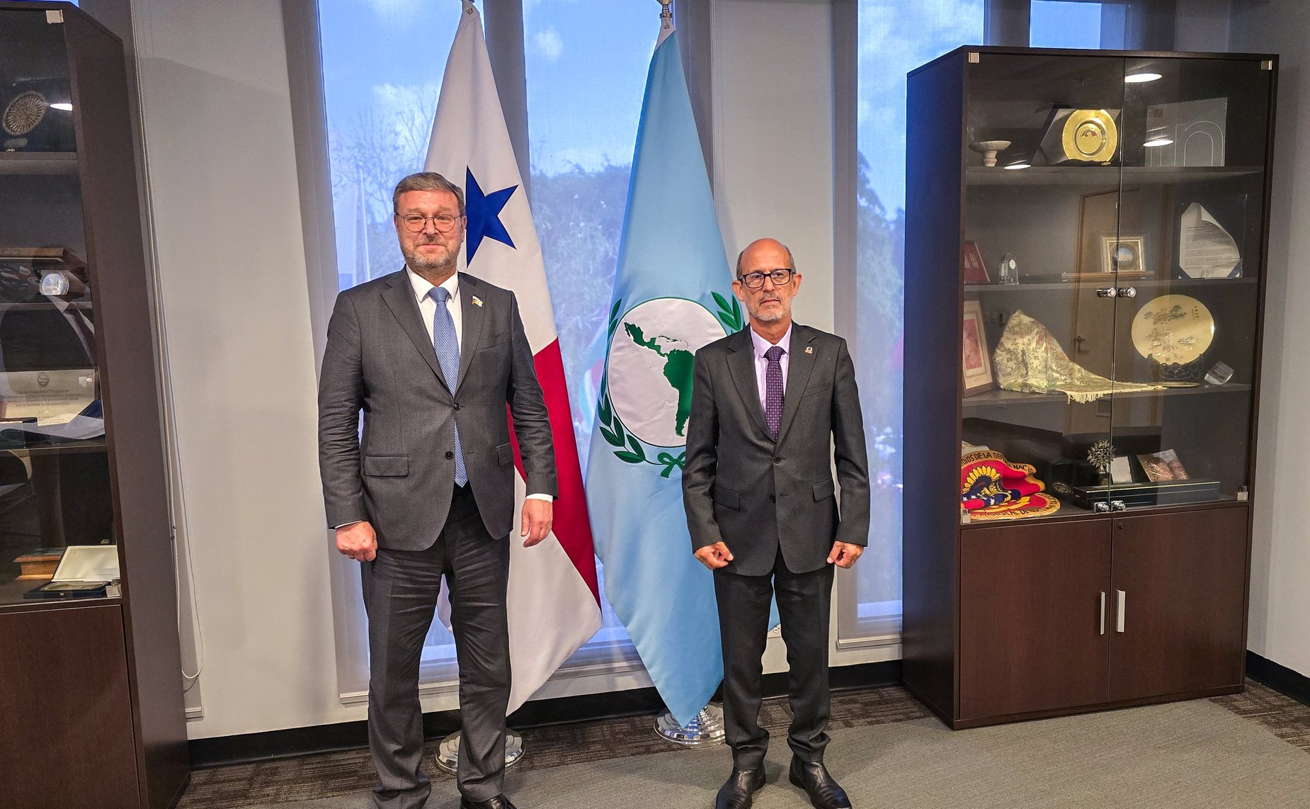 Заместитель Председателя СФ Константин Косачев и Председатель ПАРЛАТИНО, представитель Республики Куба в ПАРЛАТИНО Роландо Гонсалес Патрисио провели встречу «на полях» 39-й Ассамблеи ПАРЛАТИНО