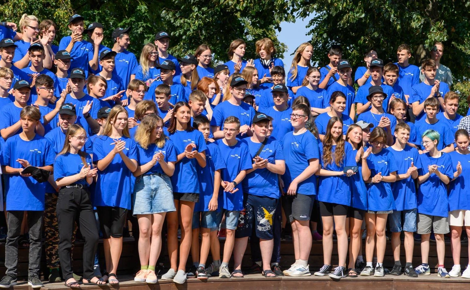 Анатолий Артамонов посетил детский лагерь «Сокол», на базе которого проводится первая межрегиональная ИТ-смена