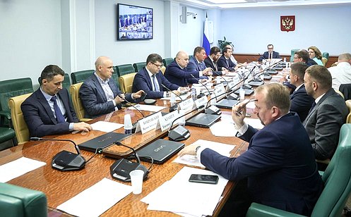 Сенаторы и эксперты обсудили меры по обеспечению технологического суверенитета России при реализации инфраструктурных проектов