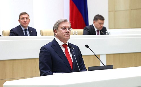 Министр транспорта РФ В. Савельев рассказал сенаторам о ходе реализации транспортной стратегии в стране
