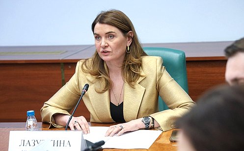 http://council.gov.ru/media/photos/large/3PxSCAmCZGO8xeztrEeU0Rj27VmMtGmL.jpg