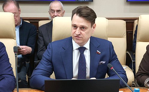 http://council.gov.ru/media/photos/large/3eH6AAi9UnOpmPR3xbBA7bYC7e8WrbSr.jpg