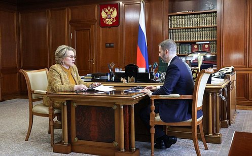 http://council.gov.ru/media/photos/large/3qqTbnndzhSyQZ2tk14sA7o07OCJ0iPe.jpg