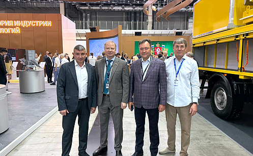 http://council.gov.ru/media/photos/large/4lTsv6vBQtA868j9rPwjBGAPa89CIOjo.PNG
