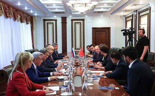 И. Умаханов провел встречу с губернатором турецкой провинции Эрзурум М. Чифчи